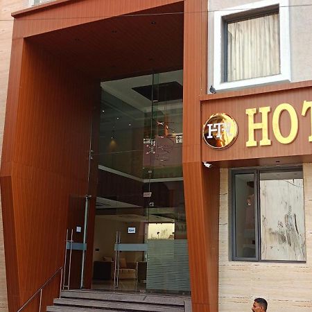 אודייפור Hotel Taviral Regency מראה חיצוני תמונה