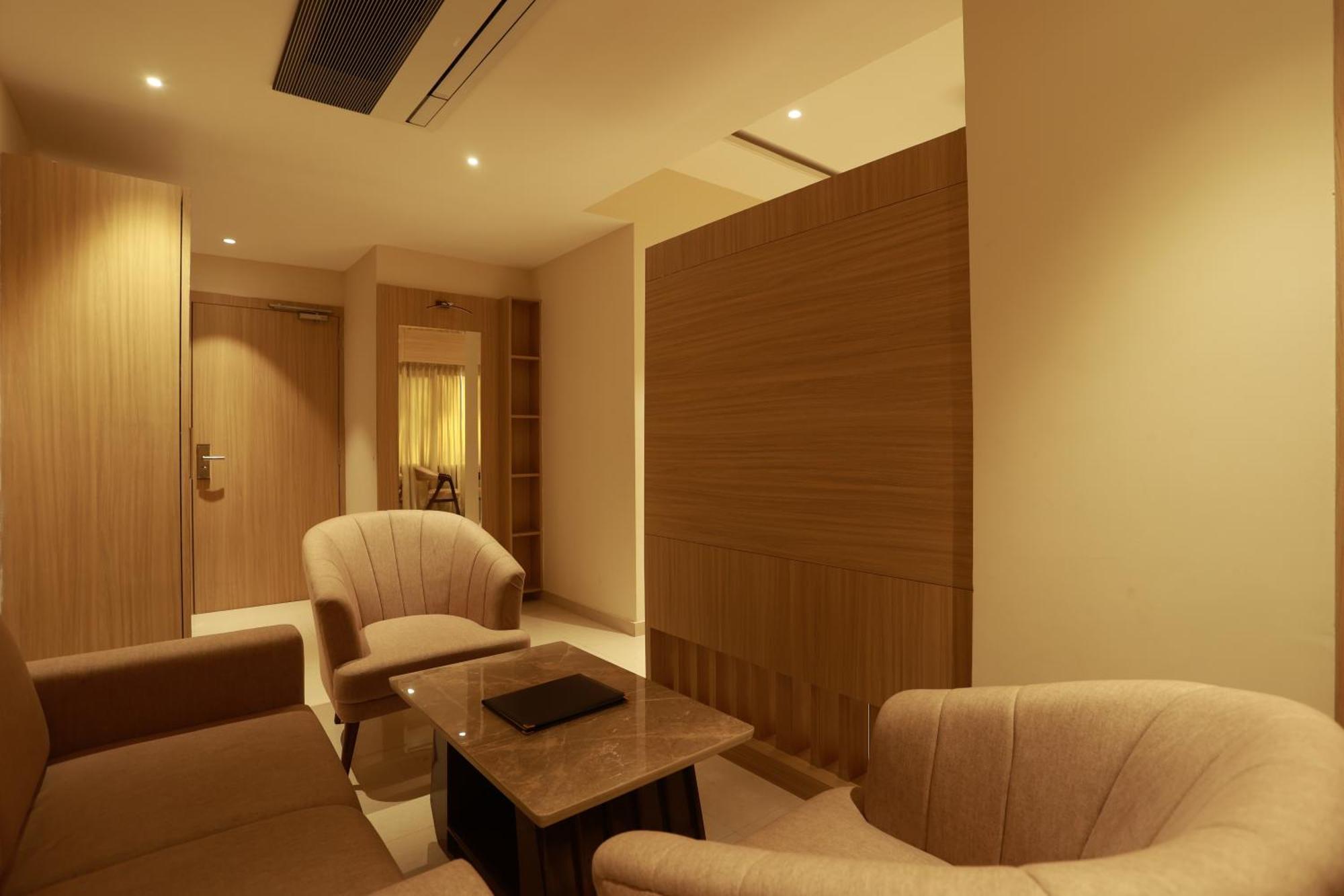 אודייפור Hotel Taviral Regency מראה חיצוני תמונה