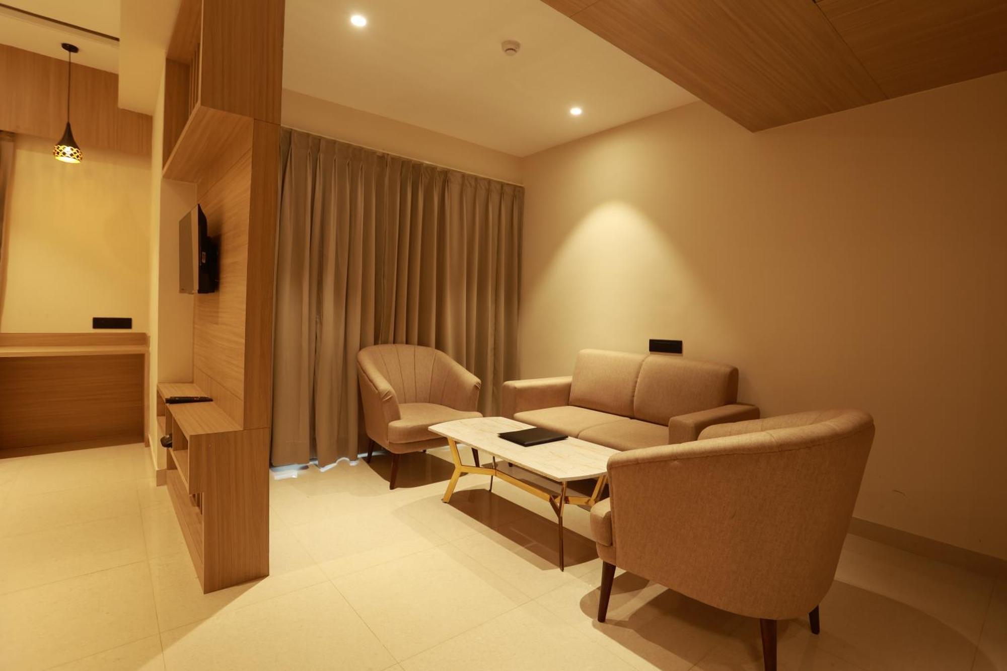 אודייפור Hotel Taviral Regency מראה חיצוני תמונה