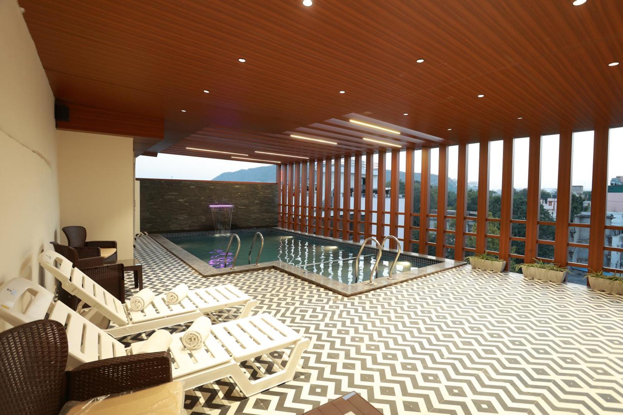 אודייפור Hotel Taviral Regency מראה חיצוני תמונה