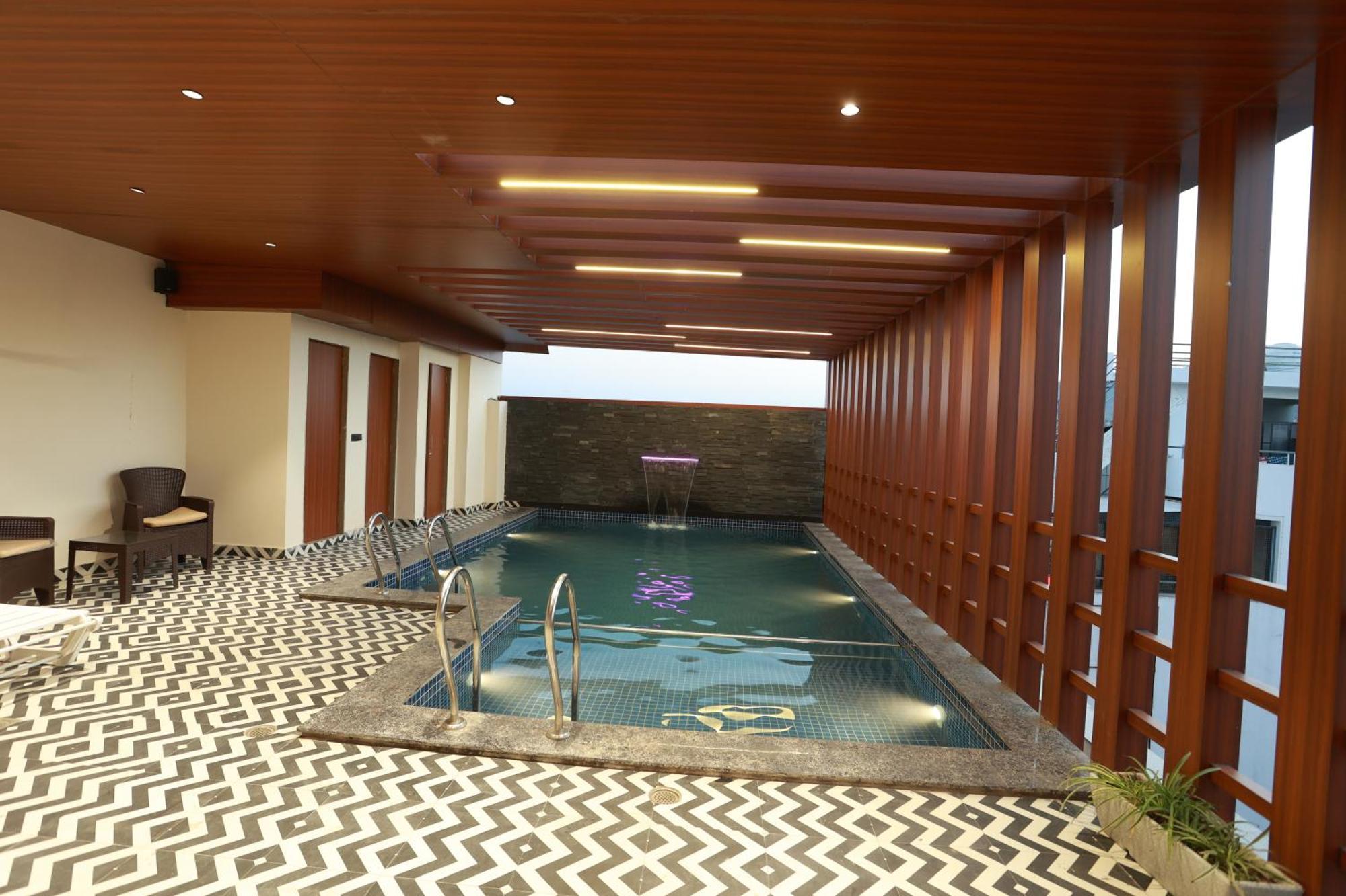 אודייפור Hotel Taviral Regency מראה חיצוני תמונה