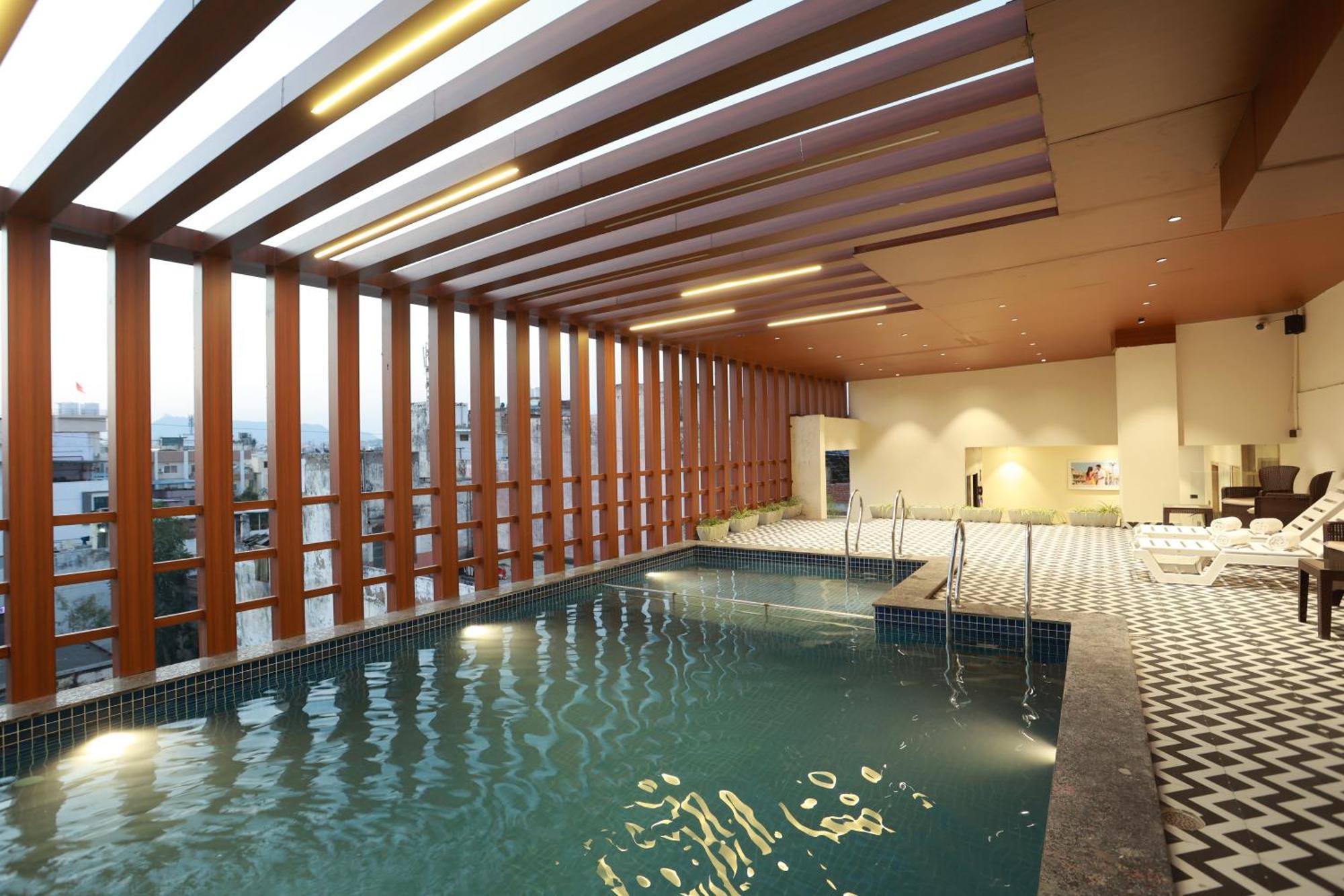 אודייפור Hotel Taviral Regency מראה חיצוני תמונה